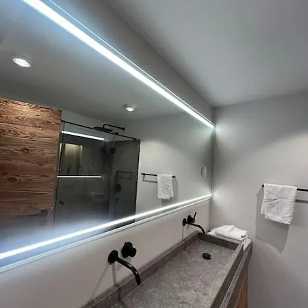 Spa, Sport & Luxury Ski-in Ski-out 基茨比厄尔